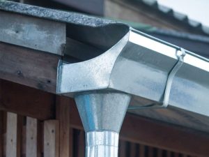 Canalón de aluminio Bricomart: calidad y resistencia para proteger tu hogar. Material durable y fácil de instalar